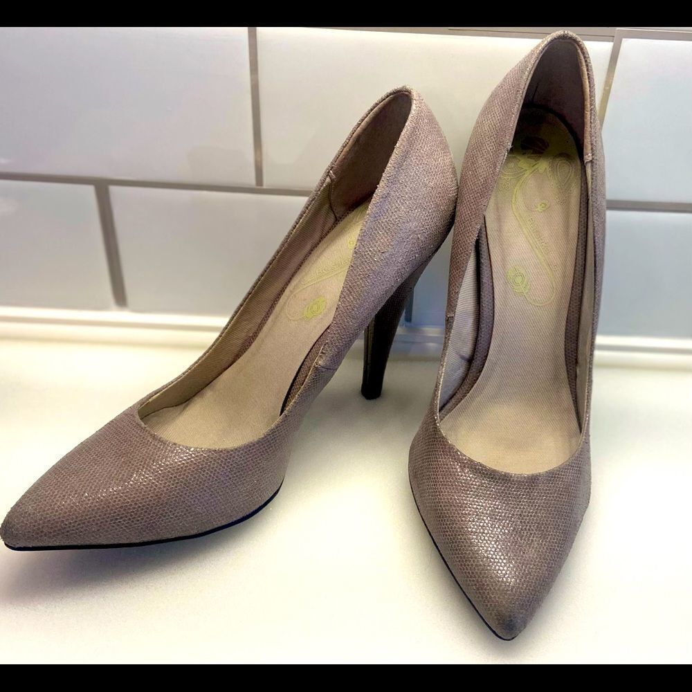 BERSHKA Grey/Silver Heels 👠 Size 7.5